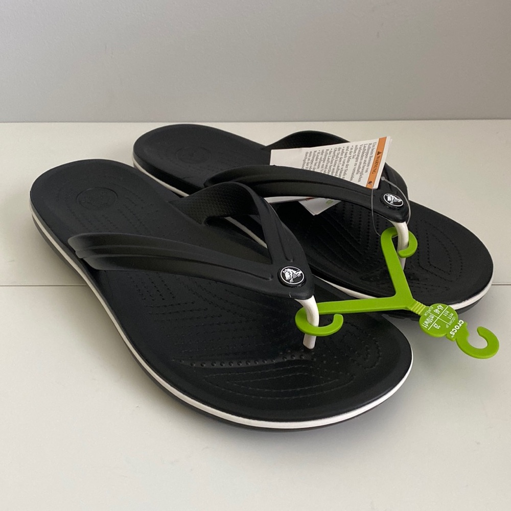 Men’s Crocs Flip flop Sandals Size 11 NWT